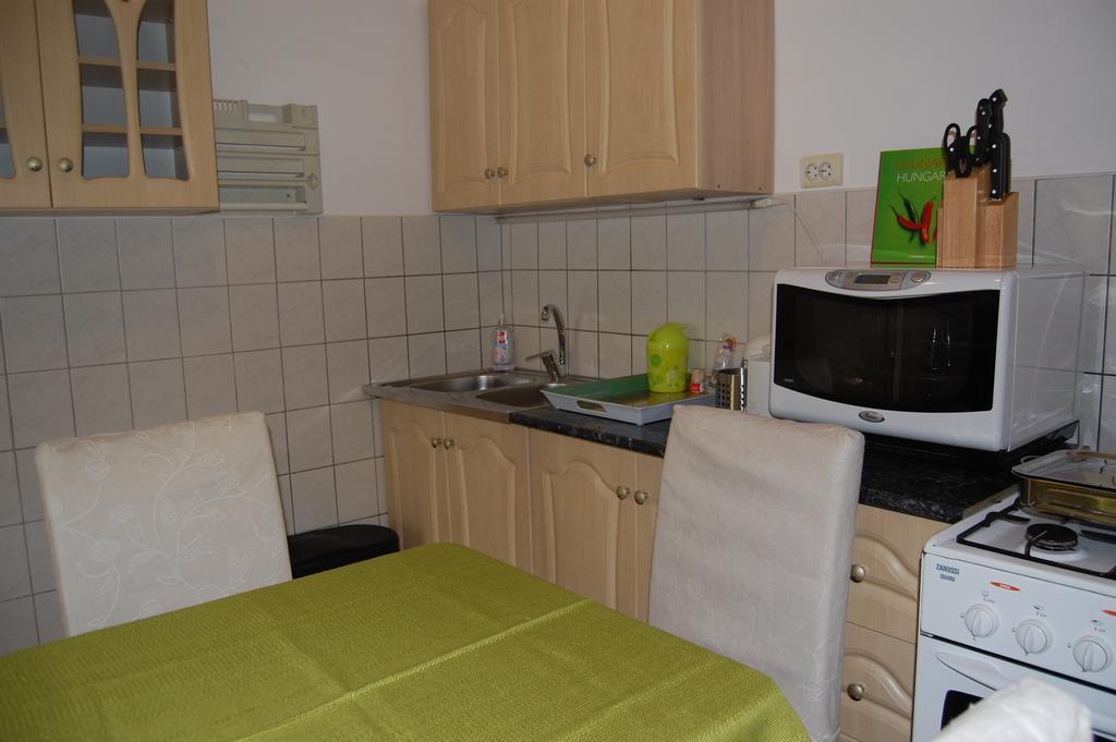 Delibab Apartment Budapest Bilik gambar